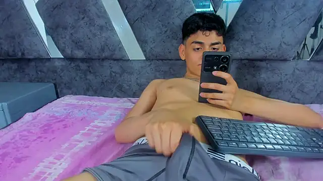 Yef Thin online show from 04/18/26, 03:53