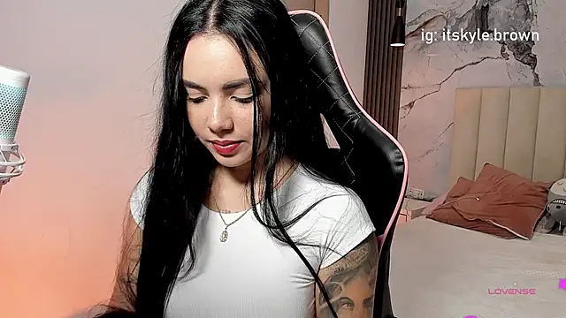 Pink Jazmin online show from 01/07/26, 02:05