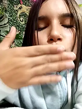 Snapshot of Pink_Jazmin chatting on 12/20/24, 03:47 Pink Jazmin online show from 12/20/24, 03:47