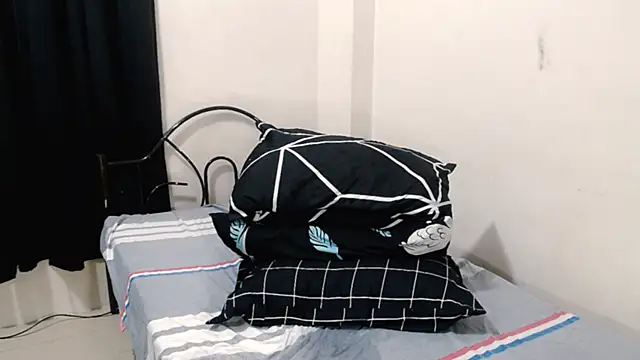 Snapshot of Nathalie_Heartxoxo69 chatting on 01/17/26, 12:31 Nathalie Heartxoxo69 online show from 01/17/26, 12:31