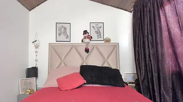 Snapshot of MonyCassius chatting on 12/18/25, 12:20 MonyCassius online show from 12/18/25, 12:20