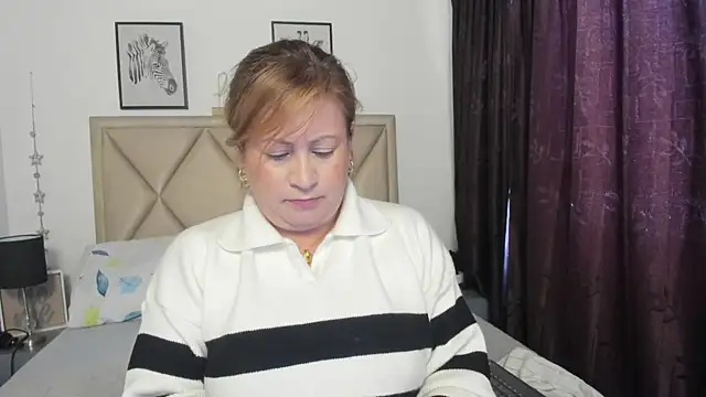 Snapshot of MonyCassius chatting on 07/15/26, 12:34 MonyCassius online show from 07/15/26, 12:34