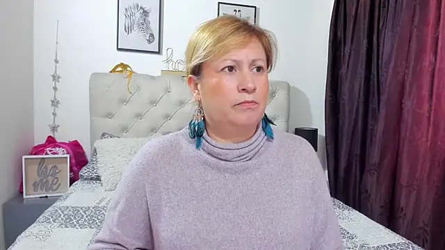 Snapshot of MonyCassius chatting on 09/10/25, 12:59 MonyCassius online show from 09/10/25, 12:59