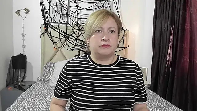 Snapshot of MonyCassius chatting on 10/11/25, 12:28 MonyCassius online show from 10/11/25, 12:28