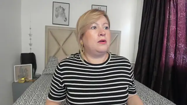 Snapshot of MonyCassius chatting on 11/04/25, 12:42 MonyCassius online show from 11/04/25, 12:42