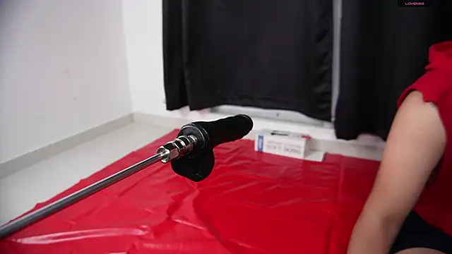 Snapshot of Raven_Whisper chatting on 10/05/25, 02:46 Raven Whisper online show from 10/05/25, 02:46