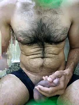 Snapshot of hard___cock chatting on 05/06/26, 04:44 hard cock online show from 05/06/26, 04:44
