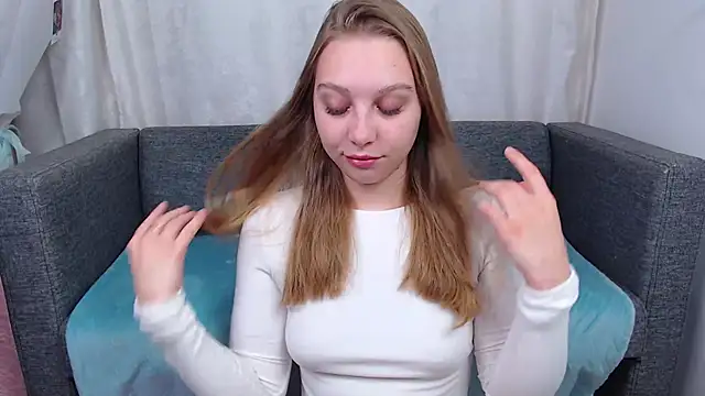 bellaa love  online show from 11/04/25, 12:36