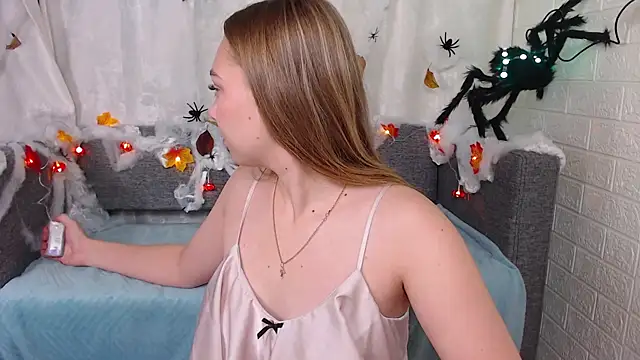 bellaa love  online show from 10/10/25, 12:33