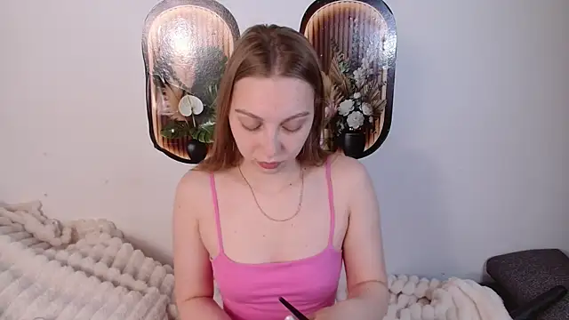Snapshot of bellaa_love_ chatting on 05/14/26, 12:07 bellaa love online show from 05/14/26, 12:07