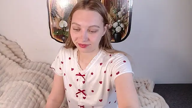 Snapshot of bellaa_love_ chatting on 05/15/26, 12:19 bellaa love online show from 05/15/26, 12:19