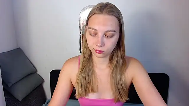 Snapshot of bellaa_love_ chatting on 07/16/26, 12:18 bellaa love online show from 07/16/26, 12:18
