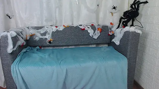 bellaa love  online show from 10/18/25, 12:23