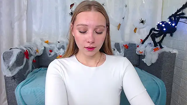 bellaa love  online show from 10/13/25, 01:29