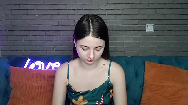 MilanaRoza online show from 12/14/25, 06:08