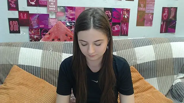 Snapshot of MilanaRoza chatting on 06/27/26, 12:44 MilanaRoza online show from 06/27/26, 12:44