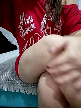 Snapshot of simay1111 chatting on 11/26/25, 05:24 simay1111 online show from 11/26/25, 05:24