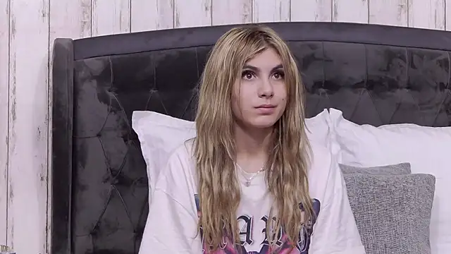 Snapshot of AnisiaConnor chatting on 09/15/25, 10:15 AnisiaConnor online show from 09/15/25, 10:15