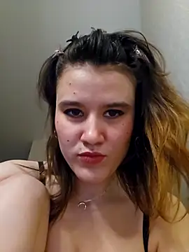 Snapshot of ilatik chatting on 12/17/25, 02:44 ilatik online show from 12/17/25, 02:44