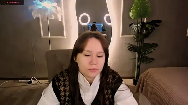 Snapshot of Alisia_Mars chatting on 10/12/25, 05:20 Alisia Mars online show from 10/12/25, 05:20
