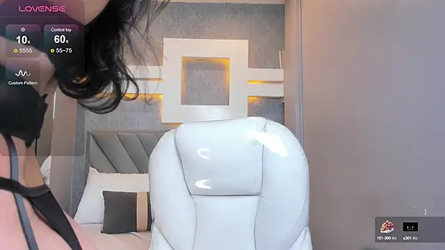 Snapshot of JessicaMilan chatting on 03/15/25, 04:13 JessicaMilan online show from 03/15/25, 04:13