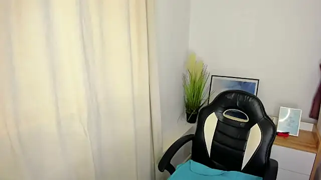 Snapshot of MissJudith chatting on 02/15/26, 09:30 MissJudith online show from 02/15/26, 09:30