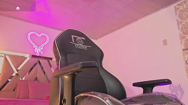 Laylafoxy tay online show from 12/02/25, 03:30