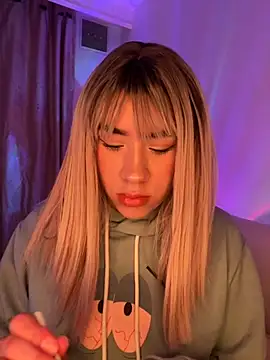 Im Valen Cute online show from 10/17/25, 02:37