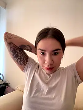 Im Valen Cute online show from 11/10/25, 06:24