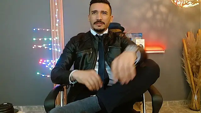 Snapshot of Reiko_85_ chatting on 02/17/26, 02:36 Reiko 85 online show from 02/17/26, 02:36