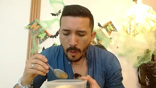 Reiko 85  online show from 10/21/25, 02:38