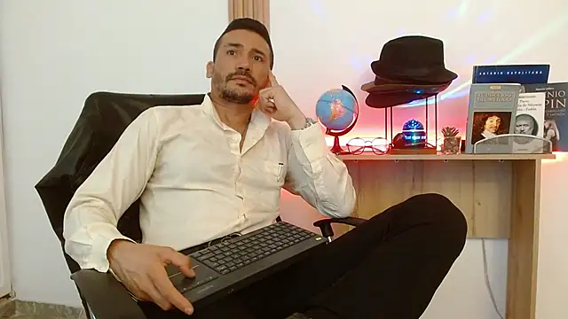 Reiko 85  online show from 11/13/25, 03:49