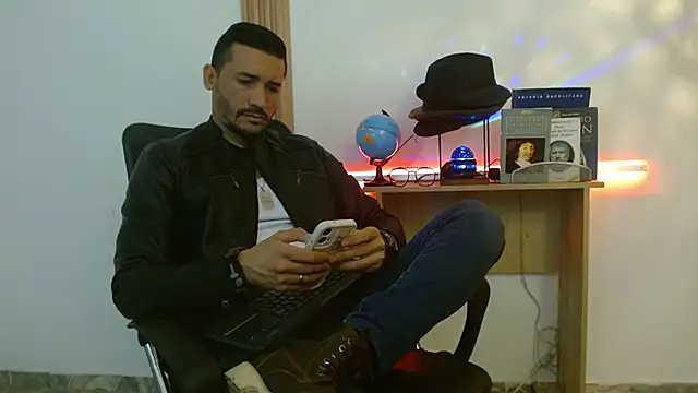 Reiko 85  online show from 11/15/25, 02:43