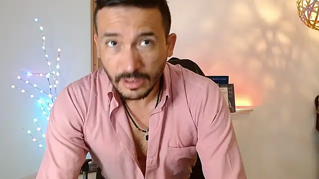 Snapshot of Reiko_85_ chatting on 01/08/26, 02:34 Reiko 85 online show from 01/08/26, 02:34