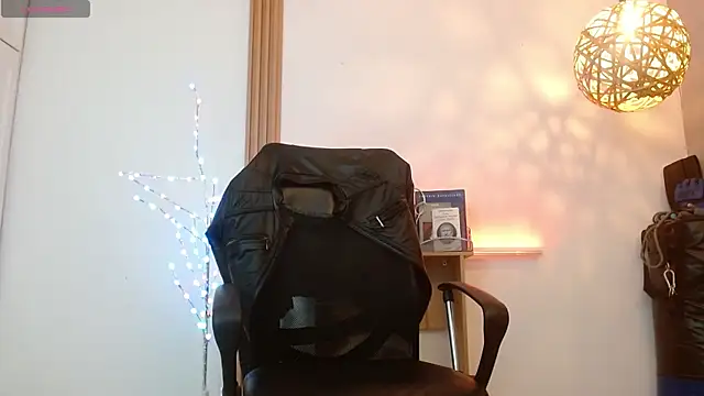 Snapshot of Reiko_85_ chatting on 01/16/26, 02:43 Reiko 85 online show from 01/16/26, 02:43