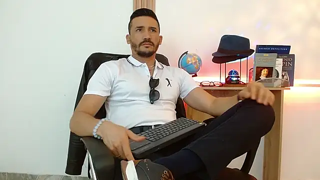 Reiko 85  online show from 11/29/25, 07:25