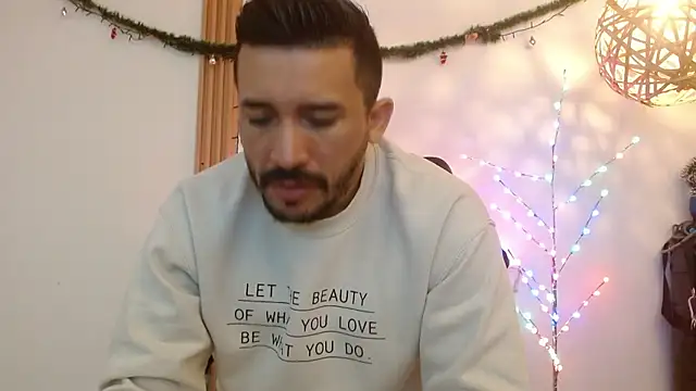 Snapshot of Reiko_85_ chatting on 12/20/25, 01:03 Reiko 85 online show from 12/20/25, 01:03