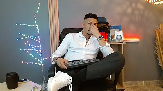 Snapshot of Reiko_85_ chatting on 02/10/26, 06:07 Reiko 85 online show from 02/10/26, 06:07