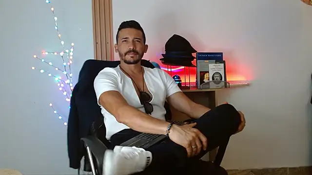 Snapshot of Reiko_85_ chatting on 01/10/26, 07:31 Reiko 85 online show from 01/10/26, 07:31