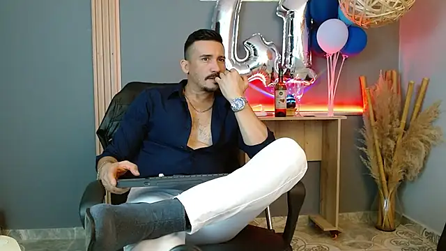 Snapshot of Reiko_85_ chatting on 04/23/26, 02:40 Reiko 85 online show from 04/23/26, 02:40