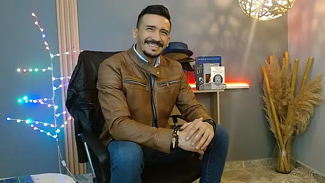 Snapshot of Reiko_85_ chatting on 02/21/26, 07:16 Reiko 85 online show from 02/21/26, 07:16