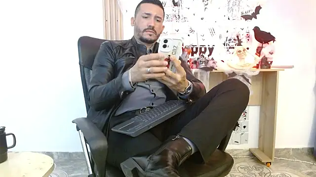 Reiko 85  online show from 10/27/25, 02:40