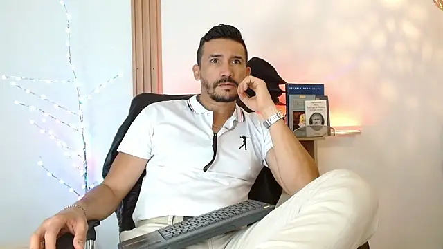 Snapshot of Reiko_85_ chatting on 01/11/26, 02:57 Reiko 85 online show from 01/11/26, 02:57