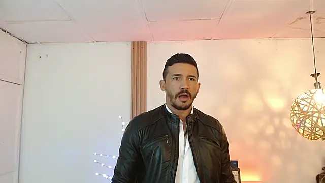 Snapshot of Reiko_85_ chatting on 01/09/26, 02:35 Reiko 85 online show from 01/09/26, 02:35