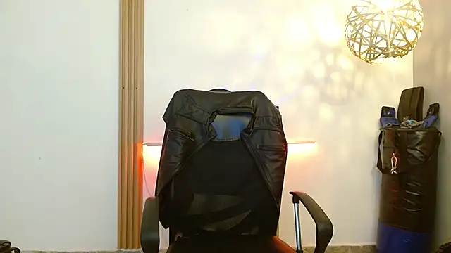 Reiko 85  online show from 11/19/25, 07:36