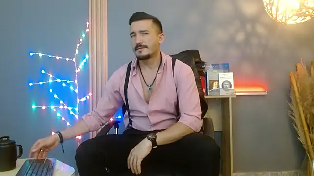 Snapshot of Reiko_85_ chatting on 02/02/26, 08:19 Reiko 85 online show from 02/02/26, 08:19