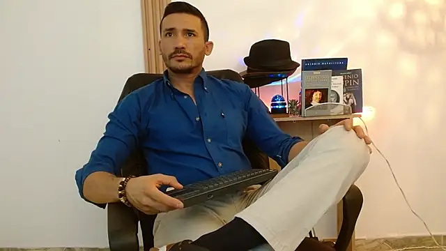 Reiko 85  online show from 11/12/25, 02:54