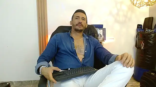 Reiko 85  online show from 11/14/25, 02:43