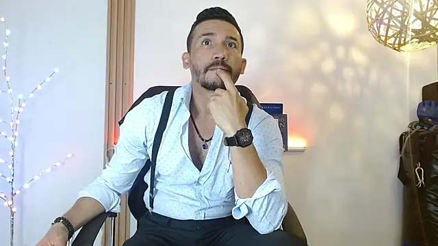 Snapshot of Reiko_85_ chatting on 01/06/26, 02:43 Reiko 85 online show from 01/06/26, 02:43