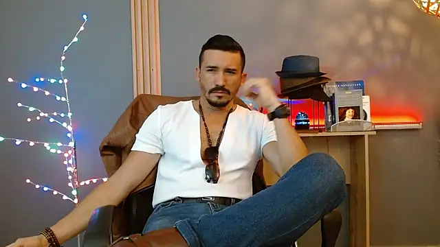 Snapshot of Reiko_85_ chatting on 02/07/26, 07:33 Reiko 85 online show from 02/07/26, 07:33